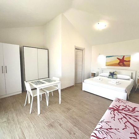 Case Vacanze "Bianco Mare" Porto Pino Exterior photo