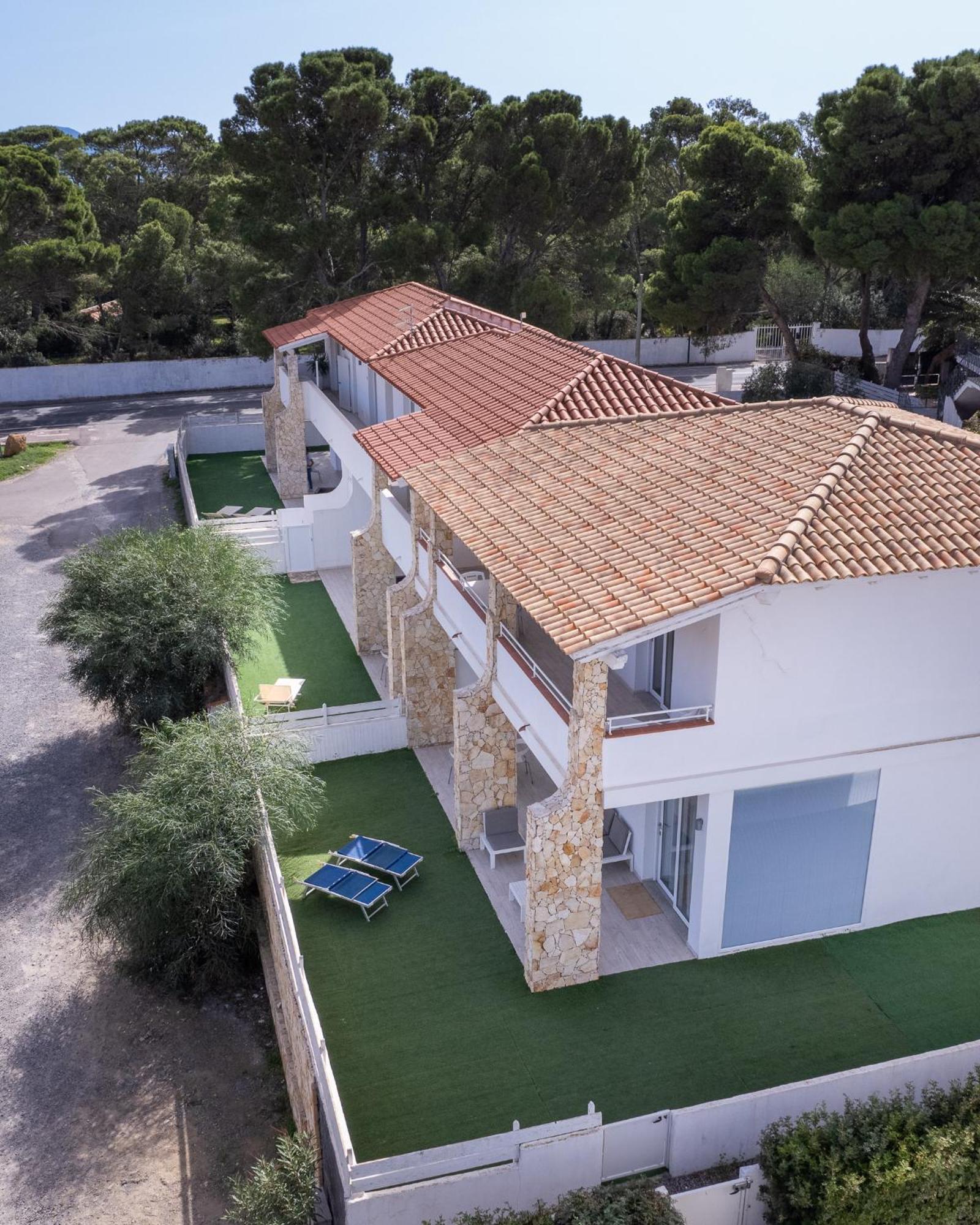 Case Vacanze "Bianco Mare" Porto Pino Exterior photo
